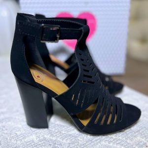 My Delicious Black Suede Heels - New - Size 6